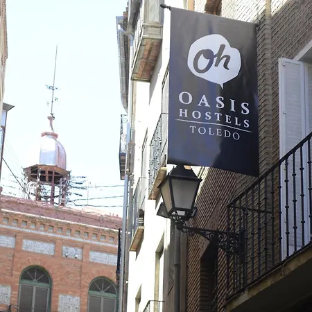 אכסניה Oasis Backpackers' *