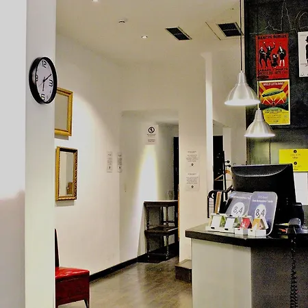 Hostal Oasis Backpackers' *